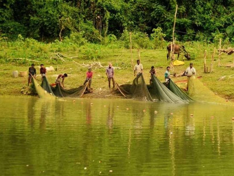 কাপ্তাই হ্রদে মাছ শিকার বন্ধ: অপর্যাপ্ত বরাদ্দে মহালছড়ির জেলেদের অসন্তোষ